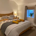 Idillic Two Bed Country